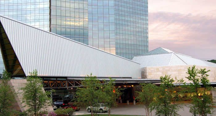Series 300 structural metal roof crowns the Mohegan Sun Casino Resort hotel