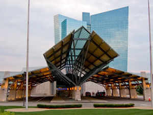 Series 300 metal makes and empressive entrance canopy to the Mohegan Sun Casino Resort